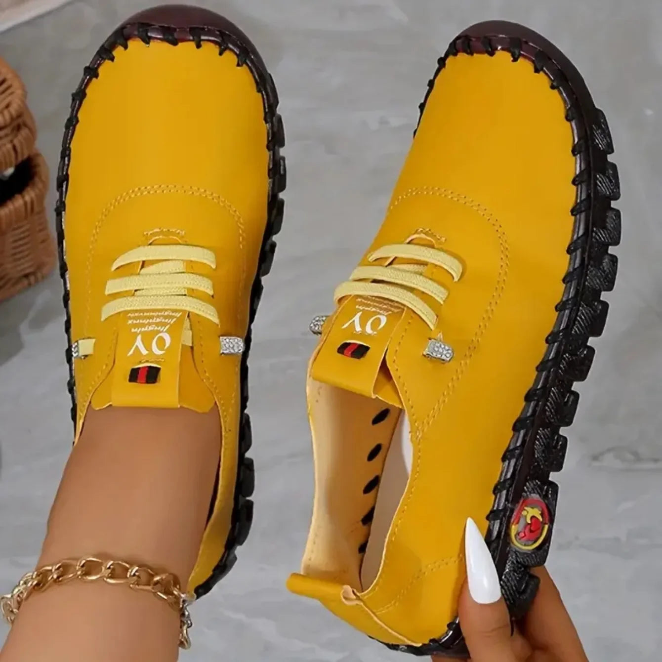 Aira Womens Sneakers